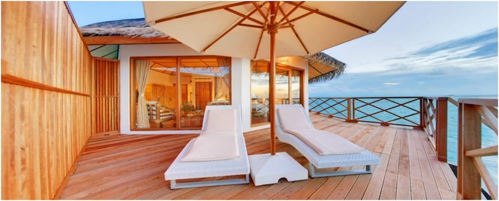 Angaga Island Resort & Spa Room Type - Superior Bungalow, Overwater