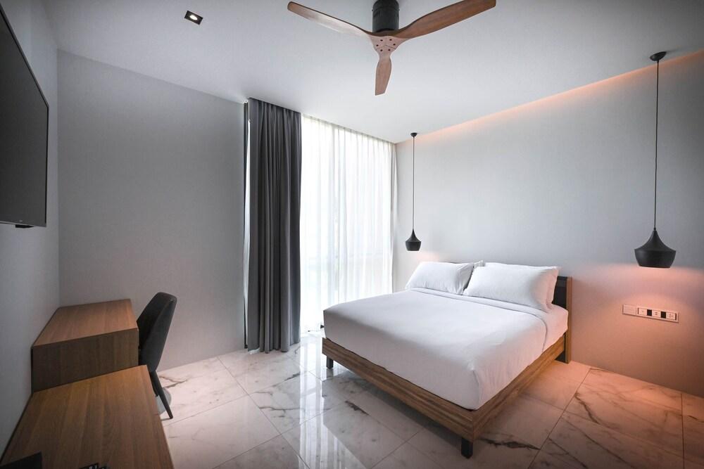 Glam Habitat Hotel Room Type - Three-Bedroom Villa with Private Pool