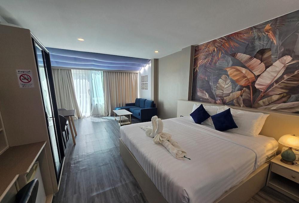 Modern Living Residence Room Type - Junior Suite Pool Access Modern Living Residence Room Type - Junior Suite Pool Access