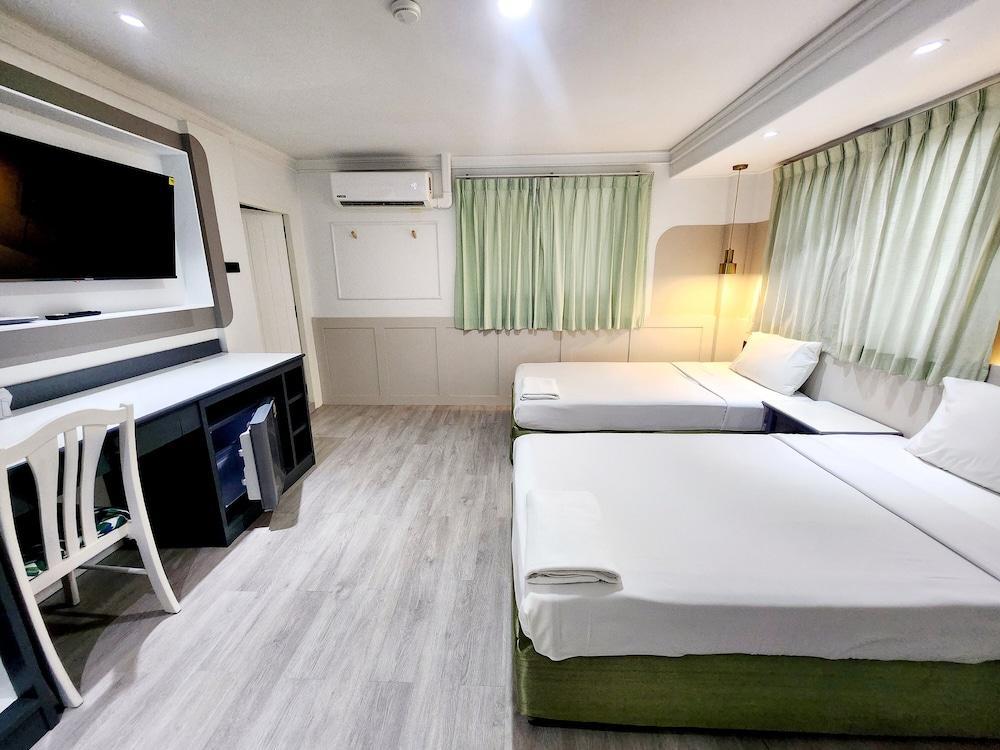 SEATEL Phuket Patong Beach Room Type - Deluxe Twin Room