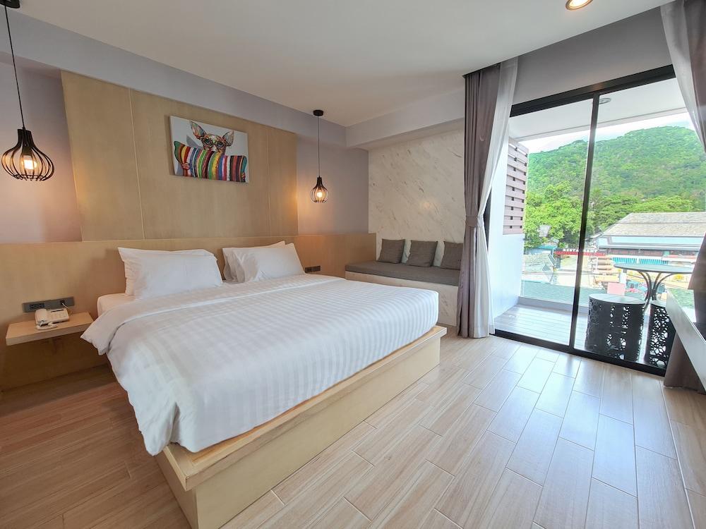 Oneloft Hotel Room Type - Deluxe Room