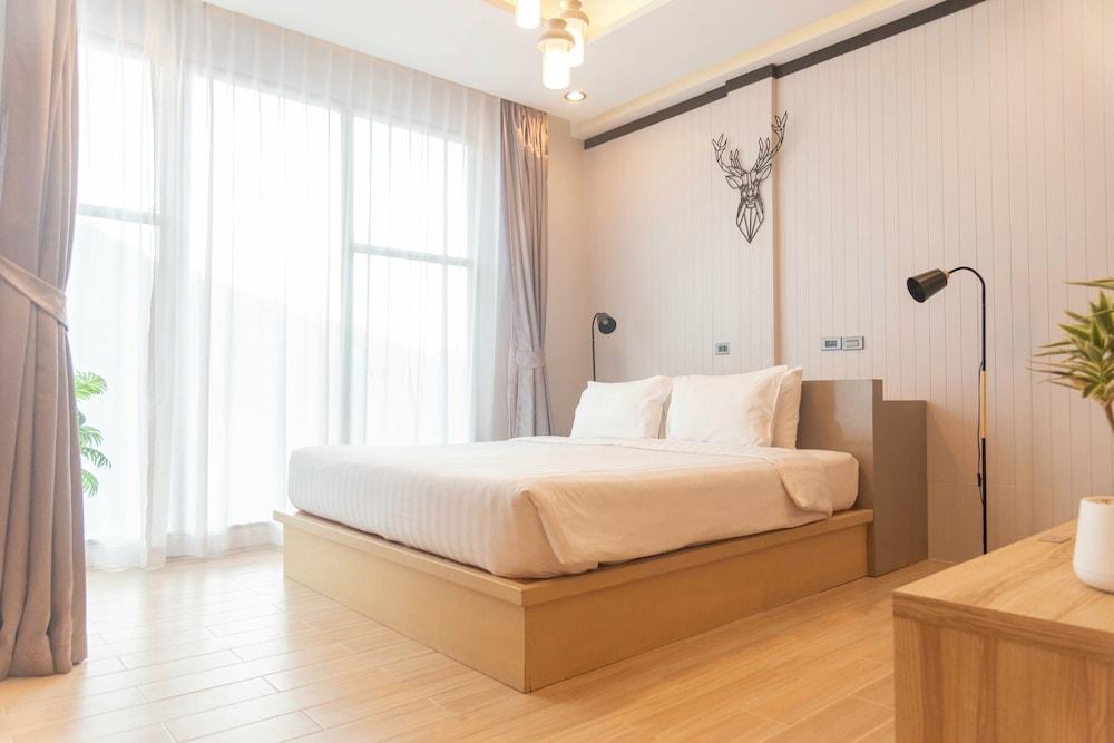 Oneloft Hotel Room Type - Grand Deluxe Room