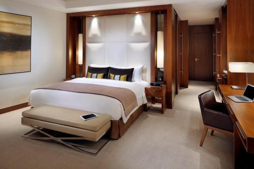 JW Marriott Marquis Hotel Dubai - Tap to explore photos
