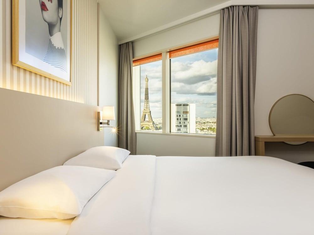 Aparthotel Adagio Paris Centre Tour Eiffel Room Type - 1-room apartment for 4 people - View of the Eiffel Tower