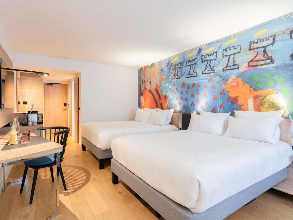 Novotel Paris Les Halles Room Type - Executive Room with 2 queen-size beds