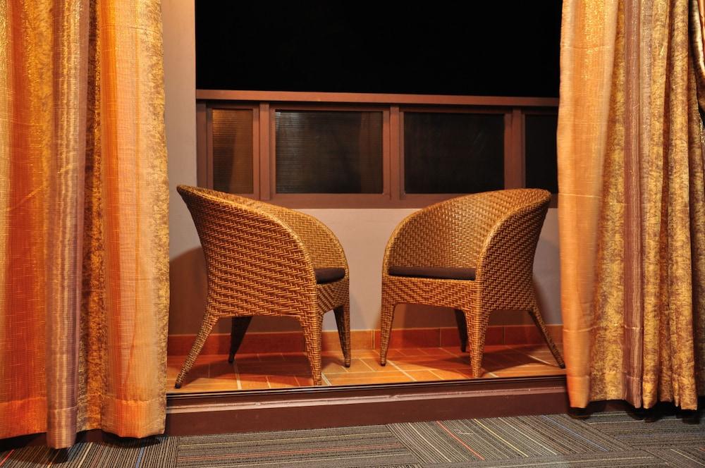 Rashu Hiyaa Room Type - Deluxe Double Room with Beach View