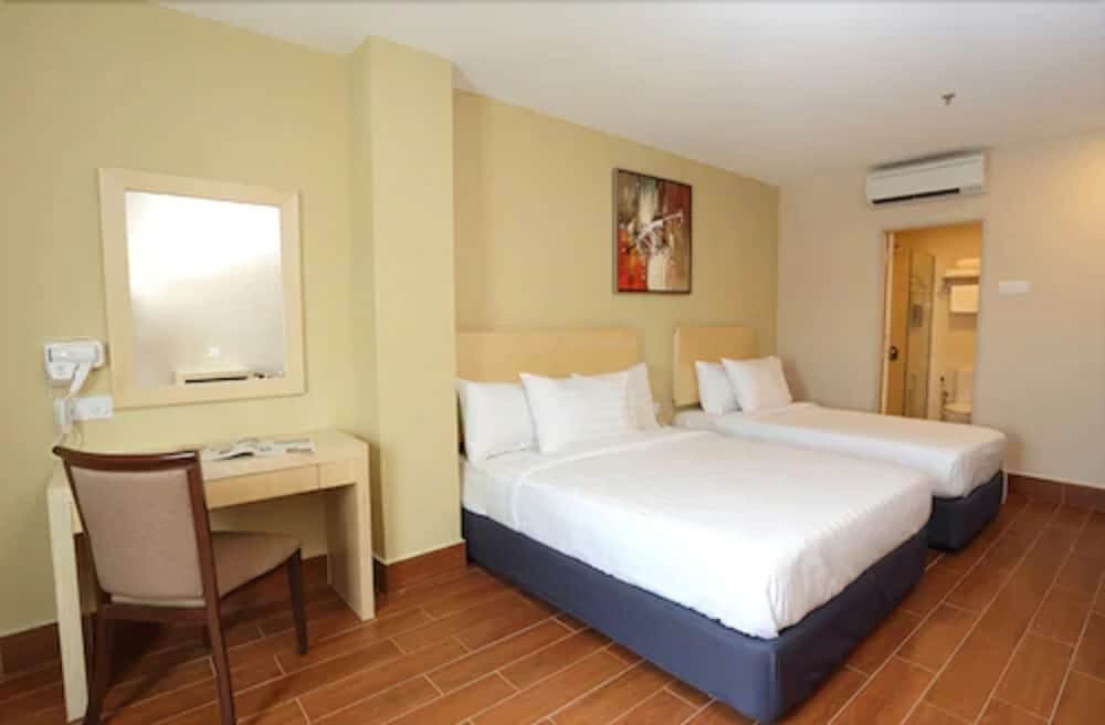 The Metro Hotel KL Sentral Room Type - Family Triple