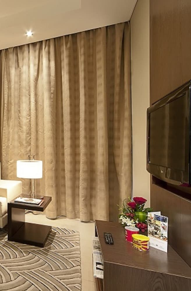 Oaks Liwa Executive Suites - Tap to explore photos