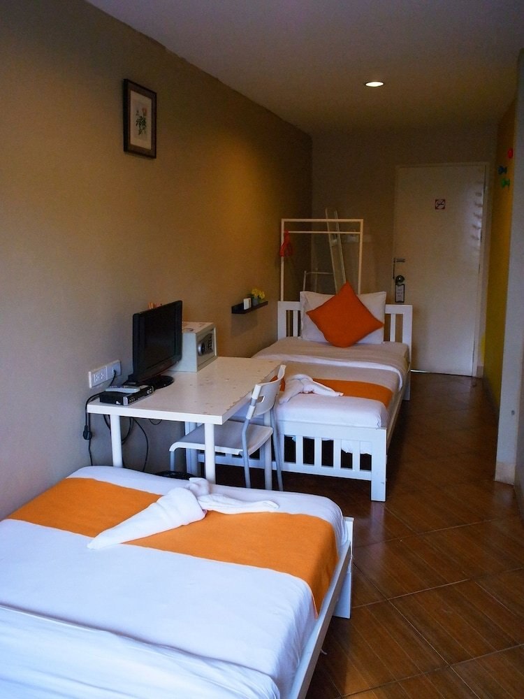 VX The Fifty - Hostel Room Type - Standard Twin Room with Shared Bathroom