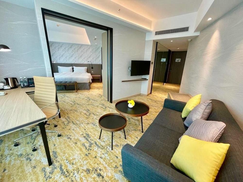 Park Hotel Hong Kong Room Type - Deluxe Suite