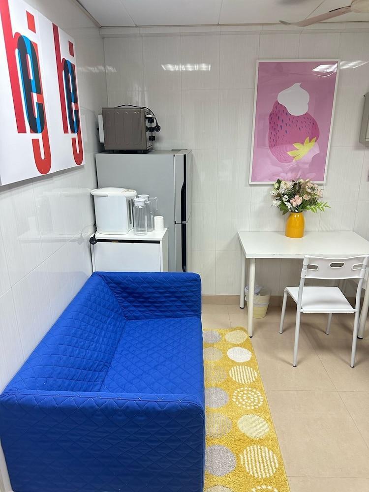 Comfort Guest House - Hostel - Tap to explore photos
