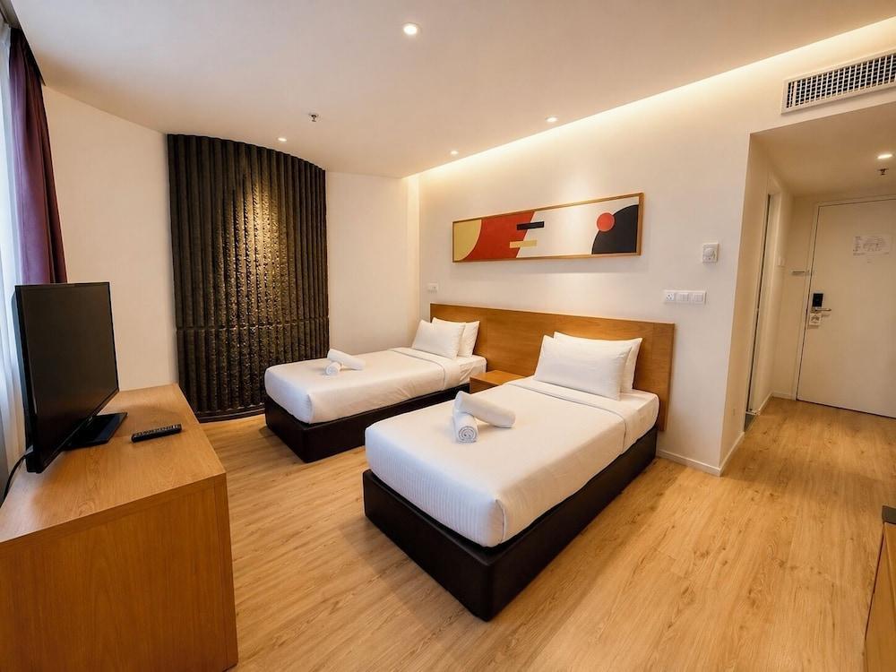 DeKing Hotel - Twin Towers Room Type - Superior Twin - City View