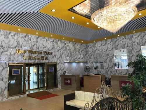 Best Western Plus Hotel Kowloon - Tap to explore photos