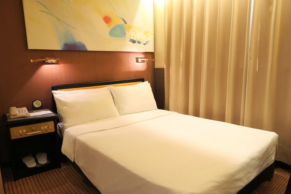 Best Western Plus Hotel Kowloon  Room Type - 1 Double Bed, Superior Room, Cable Tv, Safe, Air-Conditioned, Mini Bar, Wi-Fi