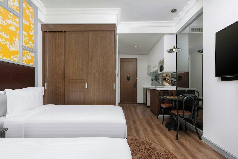 Metropole, Bangkok, a Tribute Portfolio Hotel by Marriott Room Type - Premier Studio, 2 Twin Beds, Non Smoking, City View