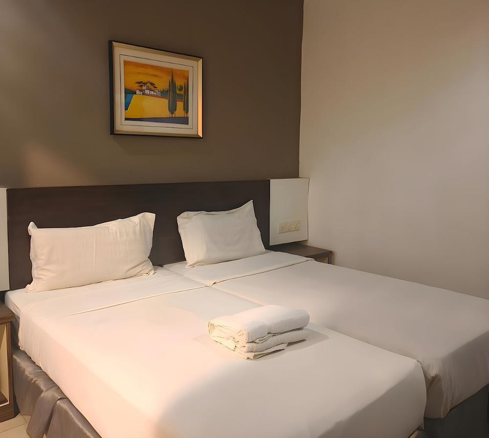 LEO Express Hotel  Room Type - Deluxe Twin Room (Without Window)