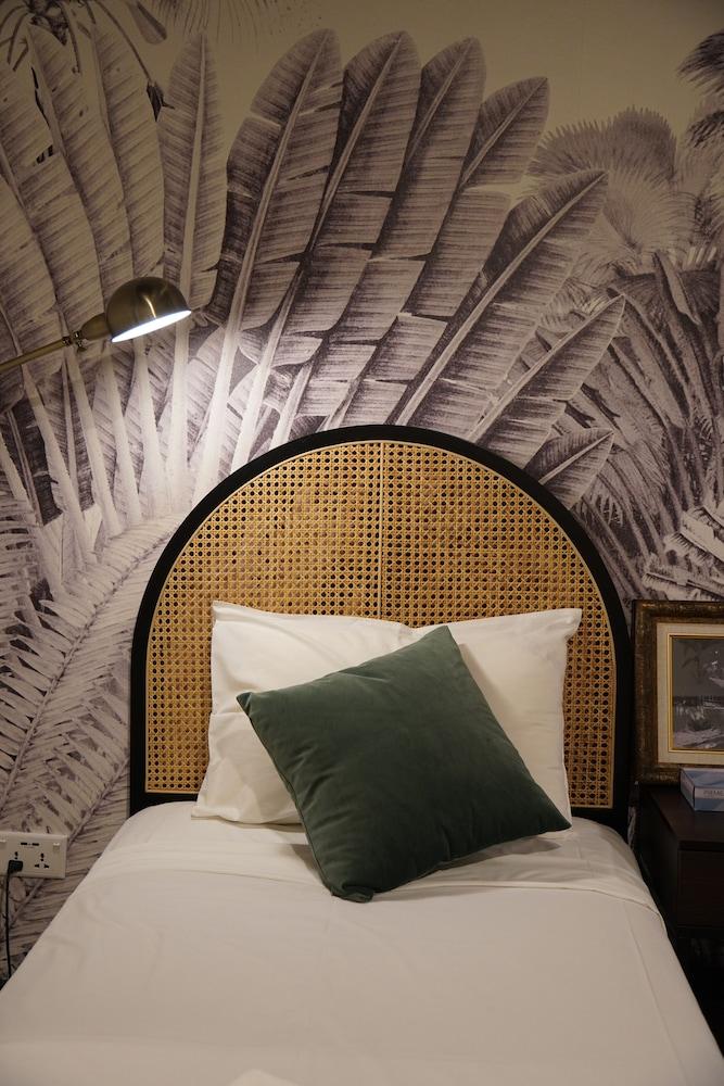 Check-Inn at Little India Room Type - Signature Room