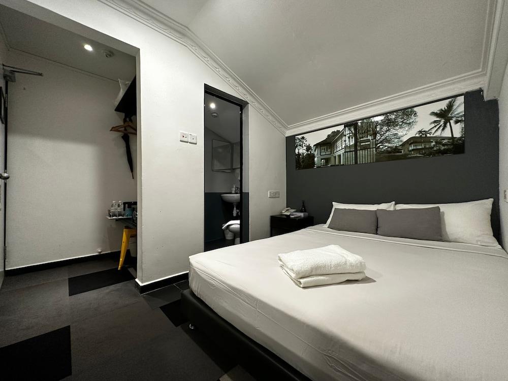 Check-Inn at Little India Room Type - Deluxe Room