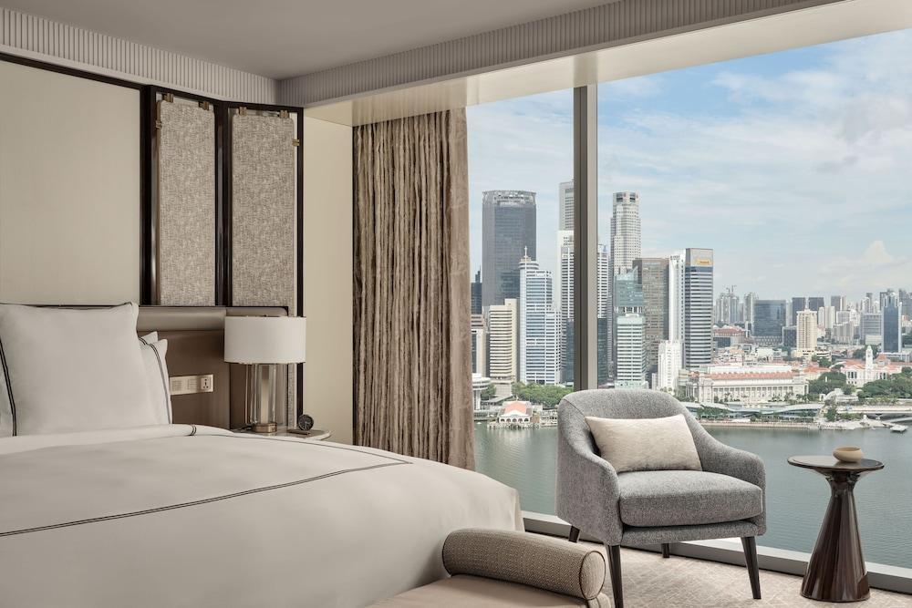 Marina Bay Sands Room Type - Sands Premier Suite King City View