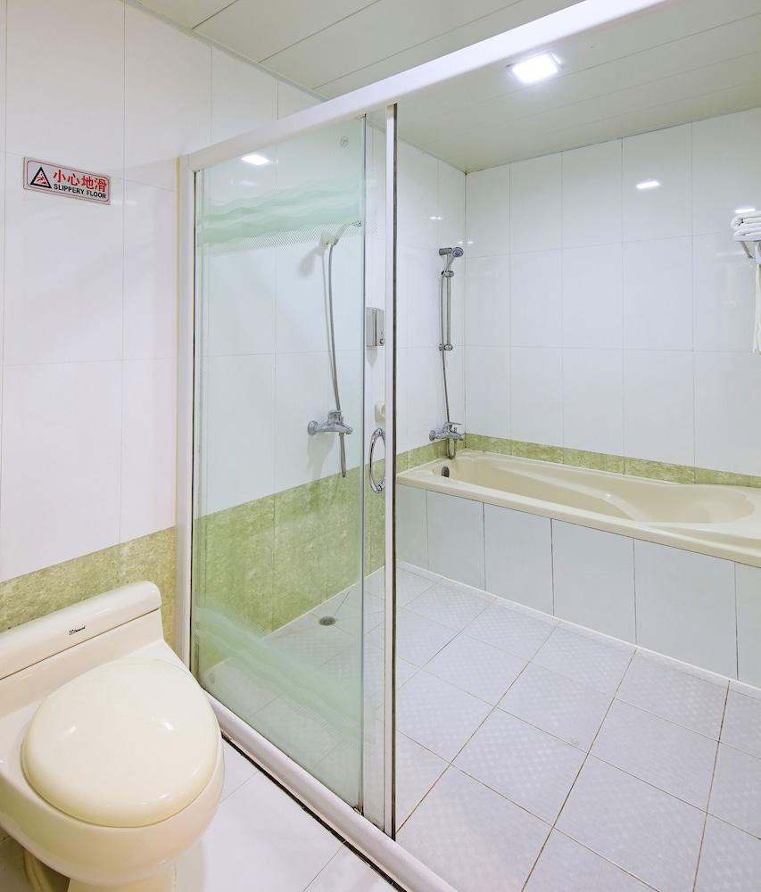 Xinhua Hotel Room Type - Deluxe Twin Bed Room