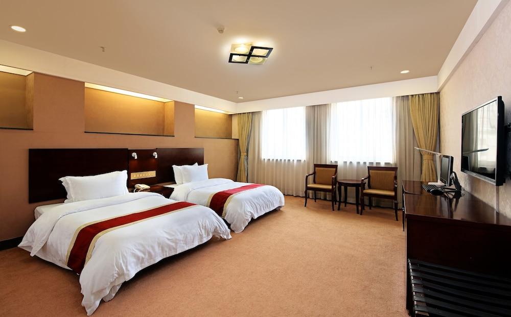 Xinhua Hotel Room Type - Deluxe Twin Bed Room River View