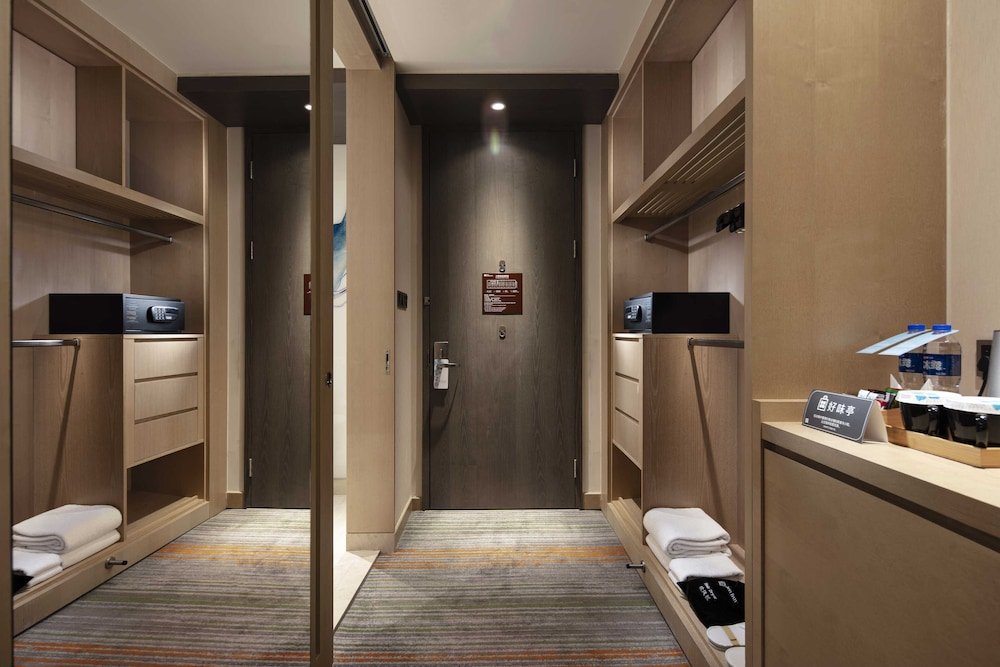 Hilton Garden Inn Shanghai Hongqiao - Tap to explore photos