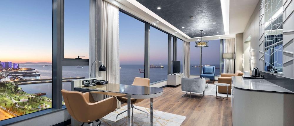 Hilton Istanbul Bakirkoy Room Type - Grand Family Suite with Sea View Hilton Istanbul Bakirkoy Room Type - Grand Family Suite with Sea View