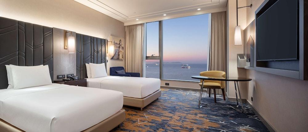 Hilton Istanbul Bakirkoy Room Type - TWIN EXECUTIVE ROOM