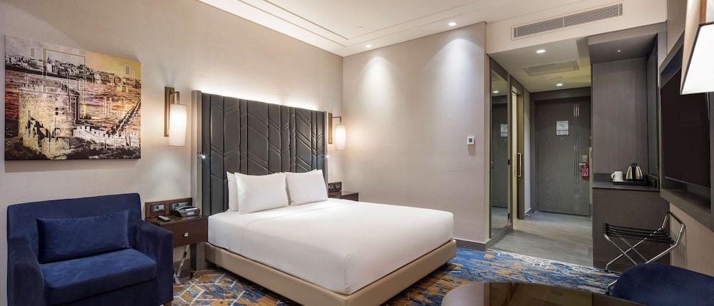 Hilton Istanbul Bakirkoy Room Type - Executive Room, 1 King Bed with Sofa bed, Sea View