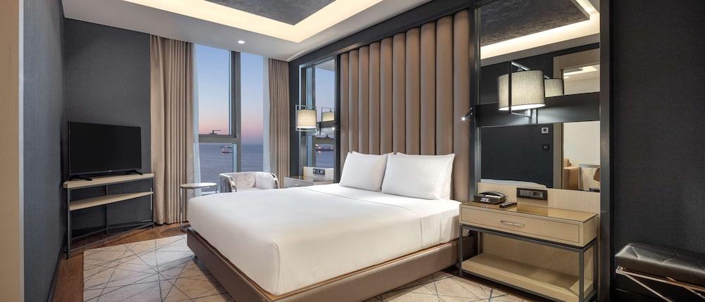 Hilton Istanbul Bakirkoy Room Type - One Bedroom Suite with Sea View Hilton Istanbul Bakirkoy Room Type - One Bedroom Suite with Sea View