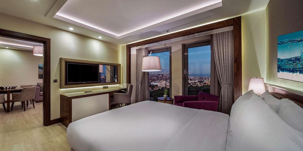 DoubleTree by Hilton Istanbul Topkapi Room Type - KING ONE BEDROOM SUITE