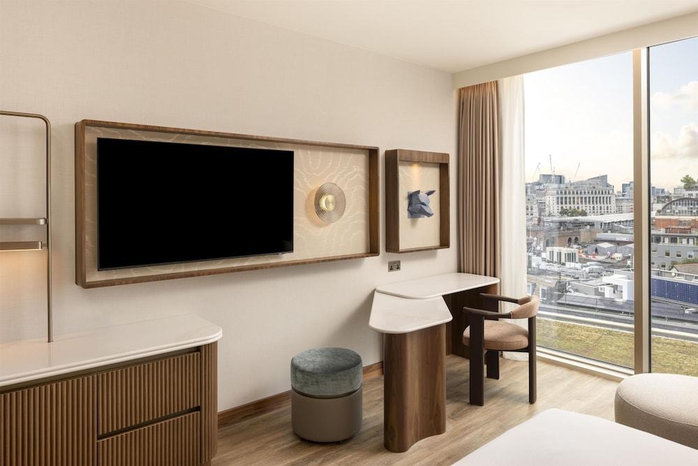 Hilton London Bankside Room Type - Executive Room, 1 King Bed-Lounge Access