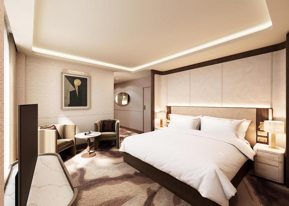 Hilton London Bankside Room Type - City View Suite-Lounge Access
