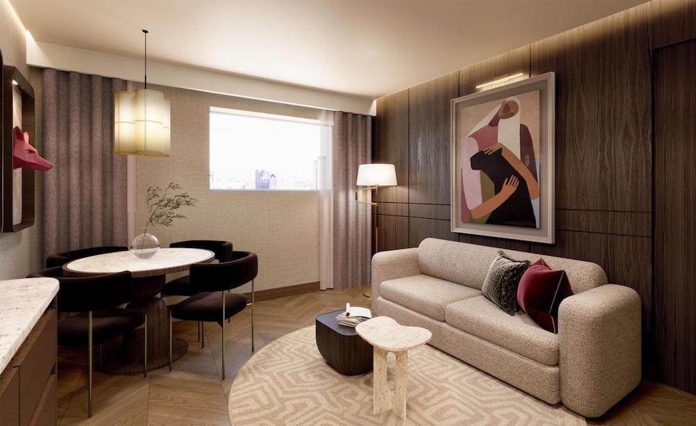 Hilton London Bankside Room Type - Premier Suite, 1 King Bed-Lounge Access