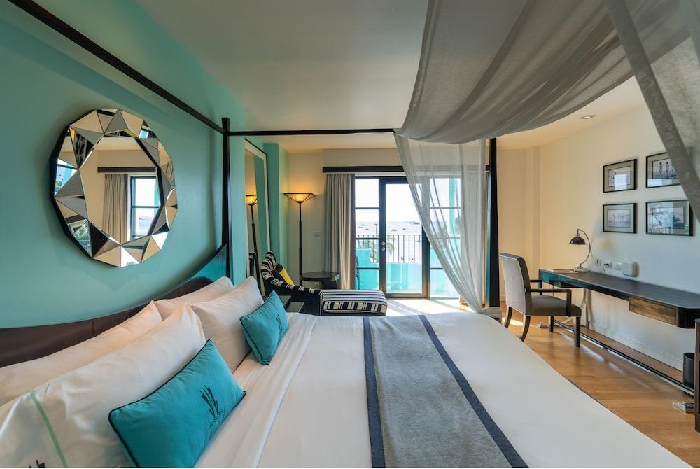 Wave Hotel Room Type - Twilight Room