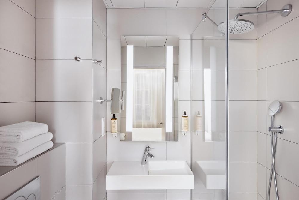 East Side Hotel Paris Gare de l’Est, a member of Radisson Individuals - Tap to explore photos