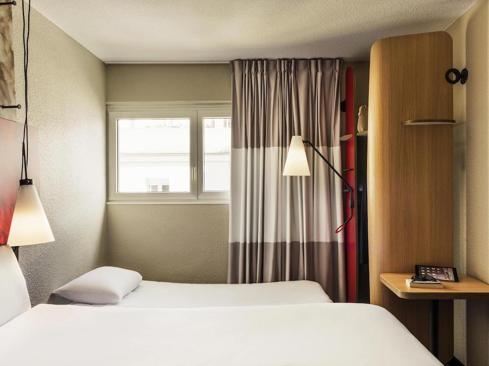 ibis Paris Place d'Italie 13th Room Type - Standard room with 1 double bed and 1 sofa ibis Paris Place d'Italie 13th Room Type - Standard room with 1 double bed and 1 sofa