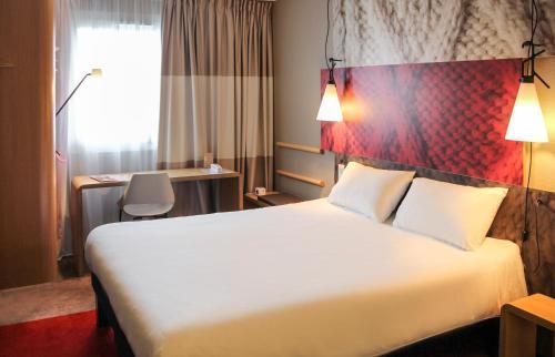 ibis Paris Place d'Italie 13th - Tap to explore photos