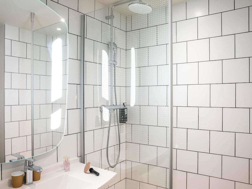 ibis Paris Place d'Italie 13th Room Type - Standard room with 1 double bed and 1 sofa