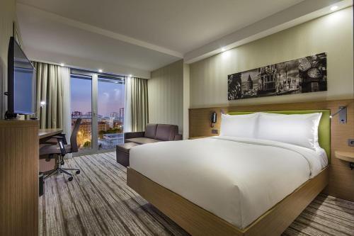 Hampton by Hilton Istanbul Atakoy Room Type - Queen Room with Sofa Bed