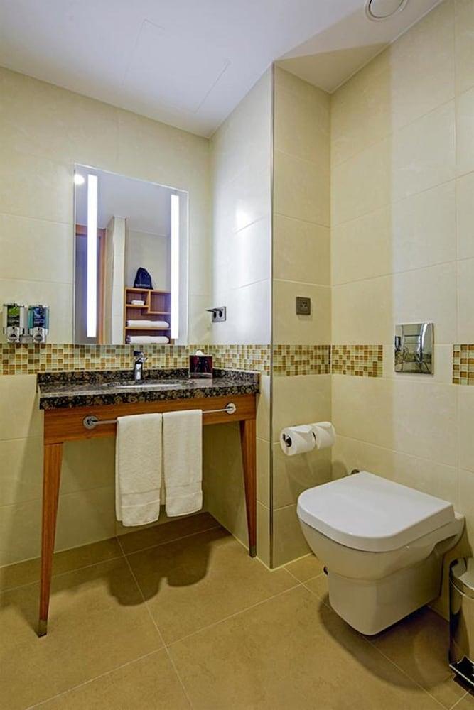 Hampton by Hilton Istanbul Atakoy - Tap to explore photos