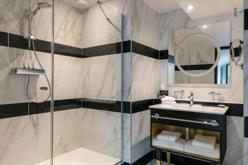 Niepce Paris Hotel, Curio Collection by Hilton - Tap to explore photos