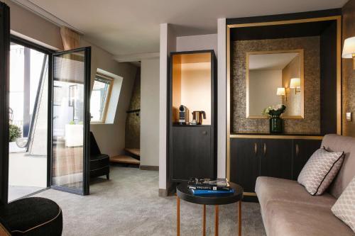 Niepce Paris Hotel, Curio Collection by Hilton - Tap to explore photos