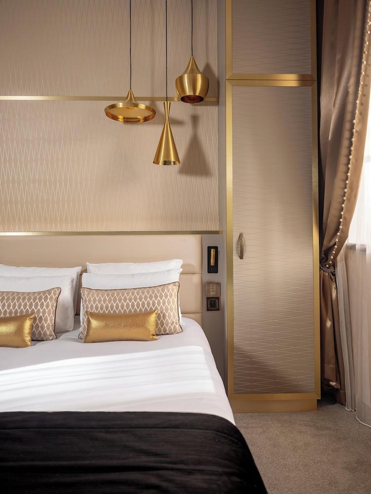 Niepce Paris Hotel, Curio Collection by Hilton Room Type - QUEEN PRIVILEGE ROOM