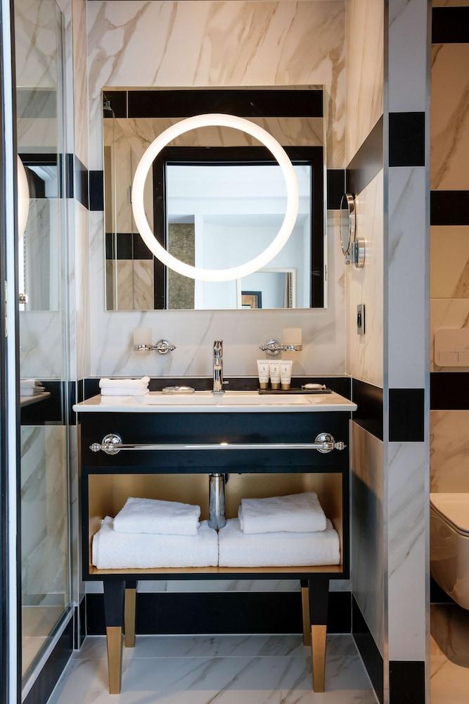 Niepce Paris Hotel, Curio Collection by Hilton Room Type - TWIN DUPLEX SUITE