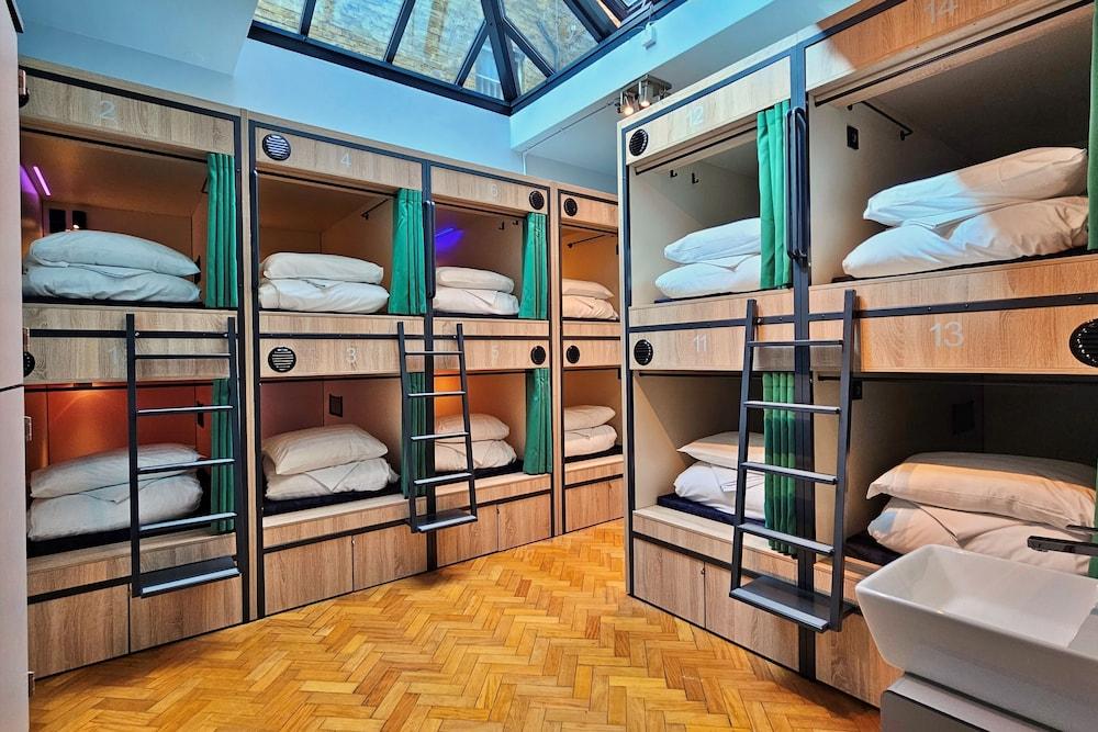 Clink 261 Hostel Room Type - Pods in 14-Bed Mixed Dormitory