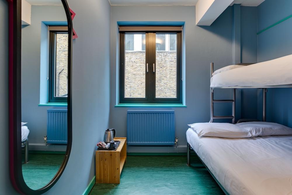 Clink 261 Hostel Room Type - Twin Room, Shared Bathroom
