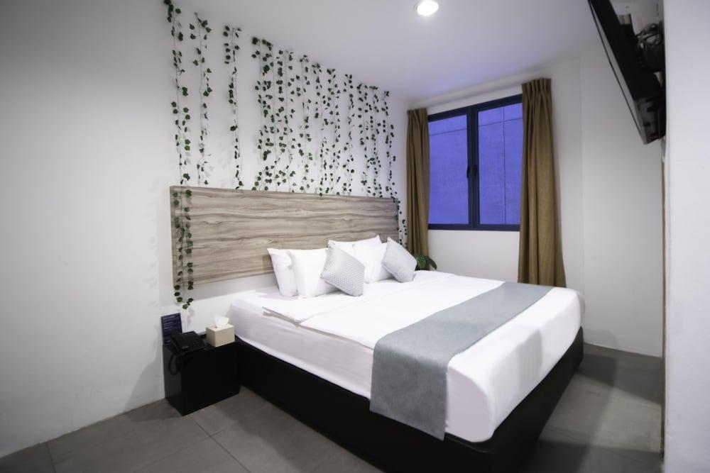 Victoria Hotel, a NuVe Group Collection Room Type - Superior King