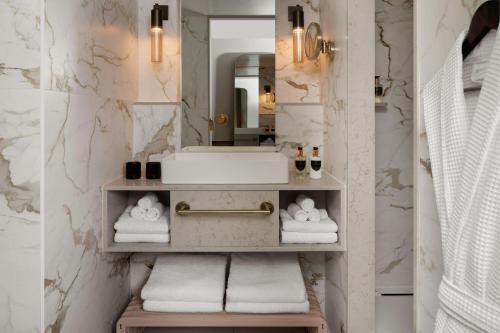 Montcalm Mayfair, Autograph Collection - Tap to explore photos