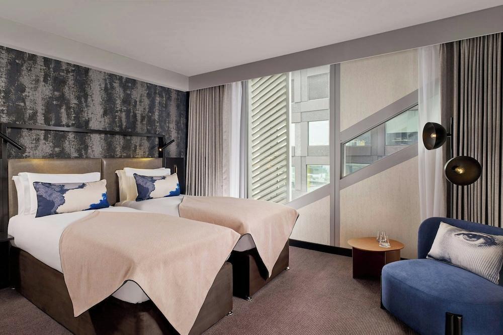 Montcalm East, Autograph Collection by Marriott Room Type - Standard Room, 1 Queen Bed